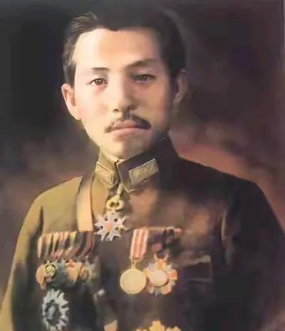 少帅张学良凭着这个颜值，身高娶了三个老婆大老婆于凤至，爱他入骨，一直活在等
