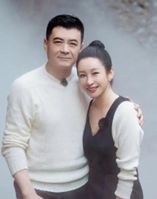 金马影后秦海璐，竟被20亿富商李厚霖“一眼看中”！两人在名流宴会上结识后迅速同居