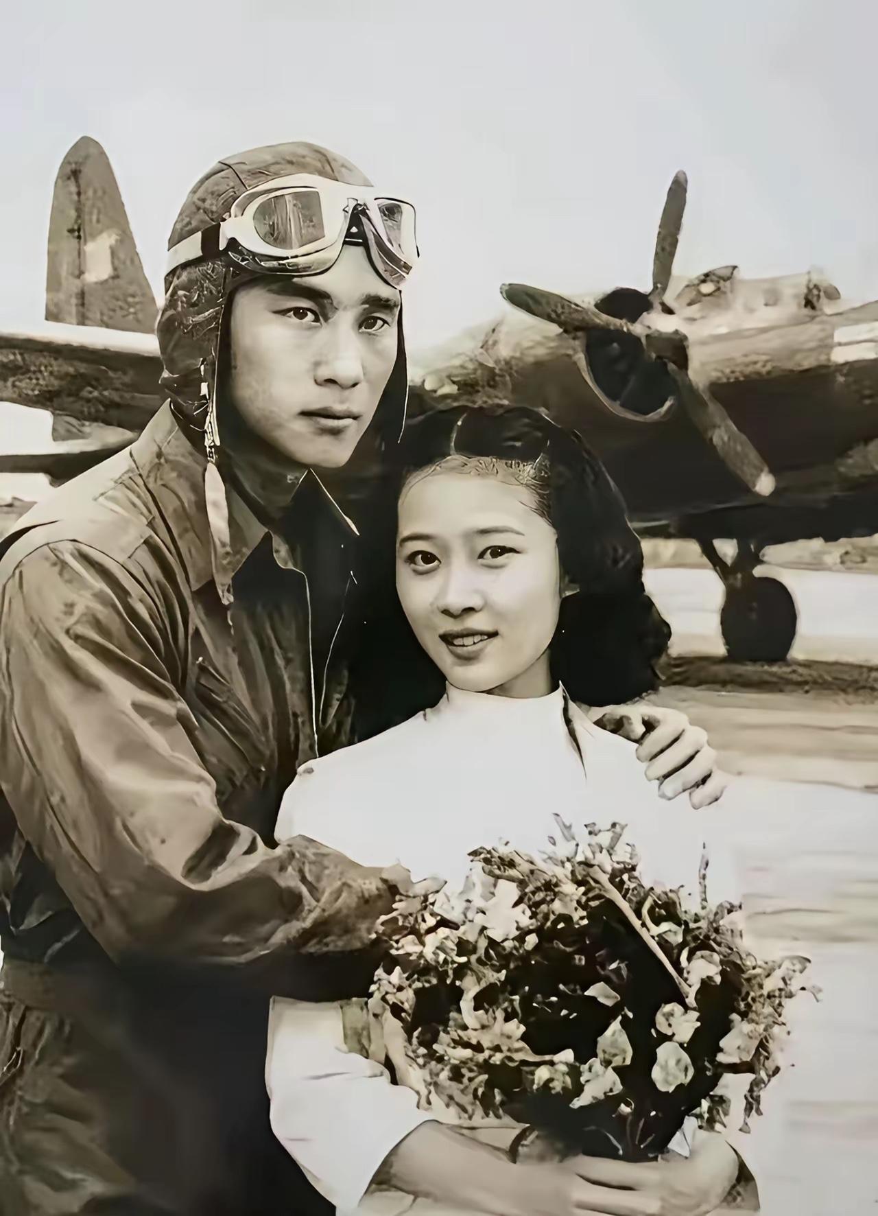 1938年，国民革命军空军飞行员陈怀民特意请了半天假，约未婚妻王璐璐来到机场让同
