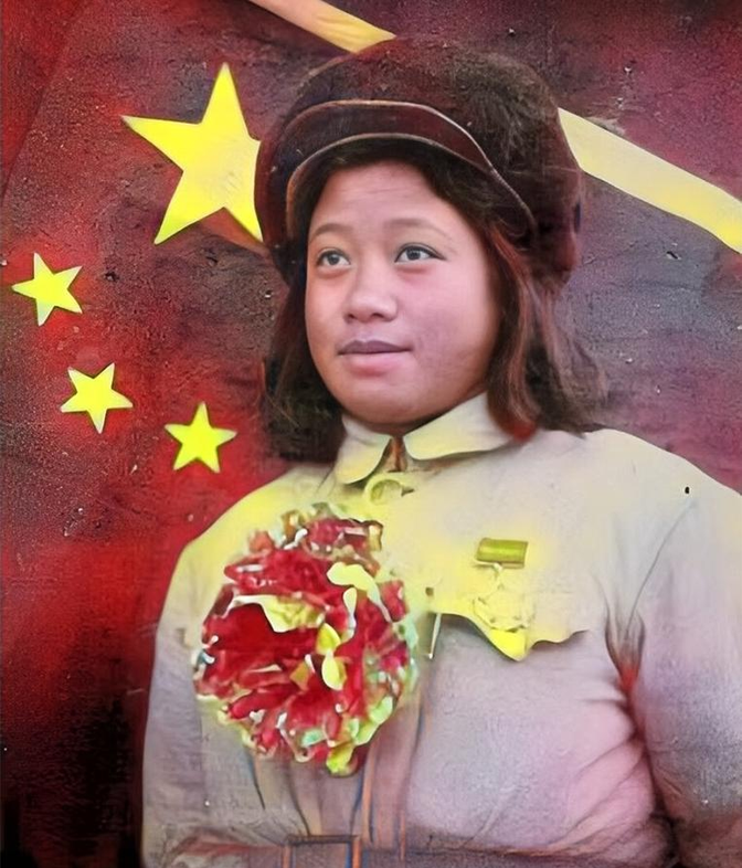 1951年上甘岭战役中，曹排长因为腹部受伤，导尿管又被堵塞，尿液无法排出，胀痛难