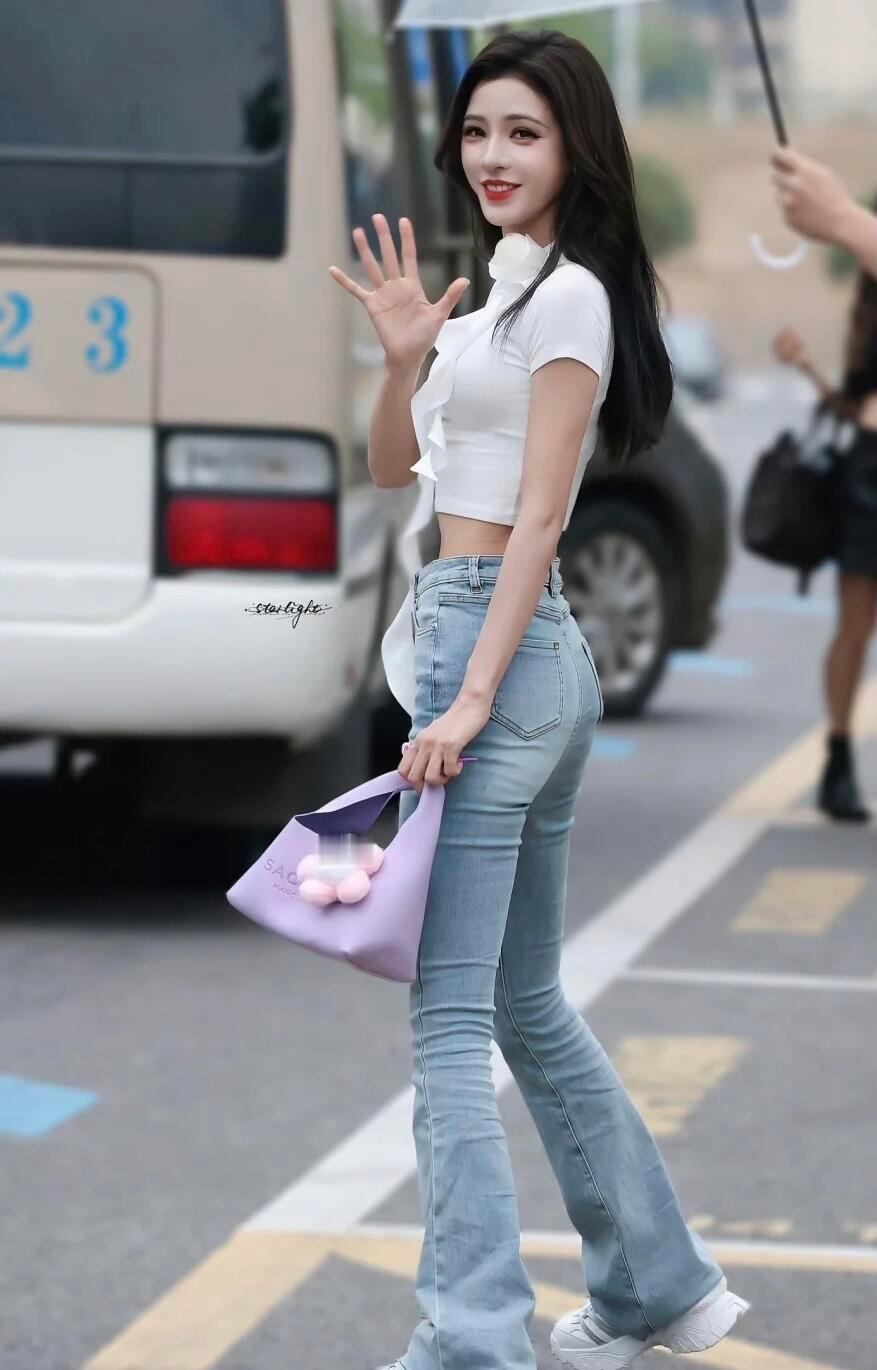 张予曦原图直出张予曦活动生图，怎么感觉姐又瘦了