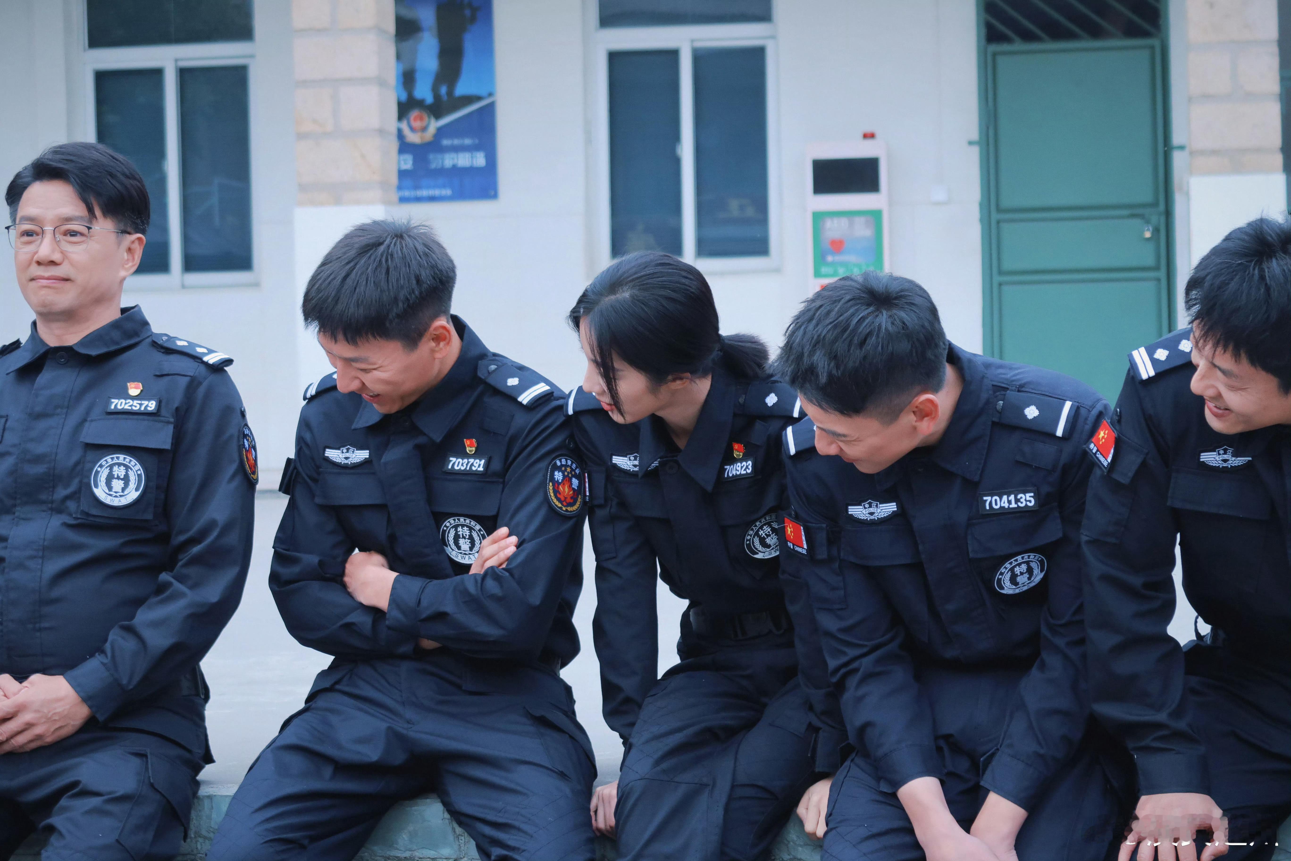 这张好欢乐啊，也再见了谭彦的肚肚[doge]段奕宏你好乖​​​