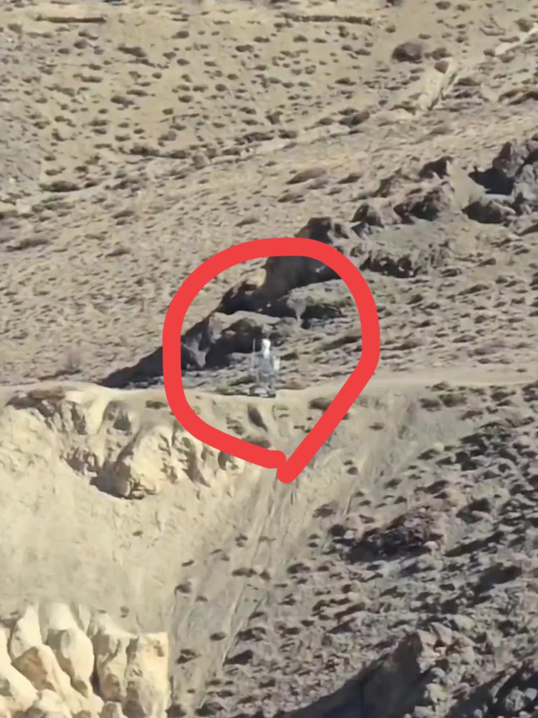 三哥在边境侦查，发现我方竟然有机器人站岗，还在那里哈哈傻笑。印度士兵，在边境