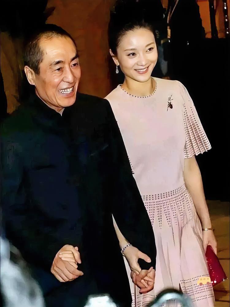 当年罚张艺谋icon748万，账单一拉开，他2000年收入只有2760块。你没看