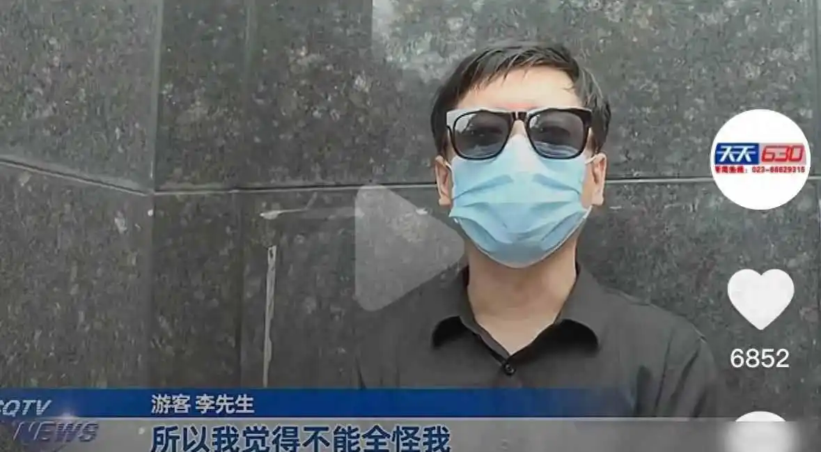 《重庆男子飞机上大闹，700元机票换9元赔偿？》