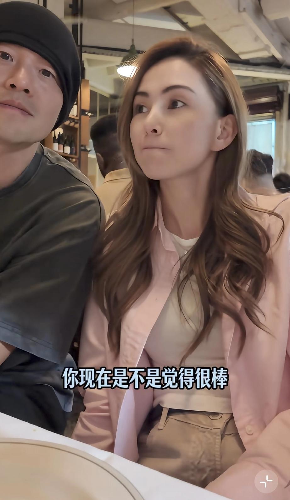 4月23日，周杰伦与昆凌回到墨尔本与朋友聚餐，周杰伦嗓子哑了，昆凌脸部有点浮肿，