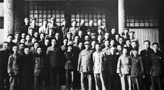 1950年3月16日，毛泽东主席在中南海接见参加第一次全国统战工作会议的代表。针