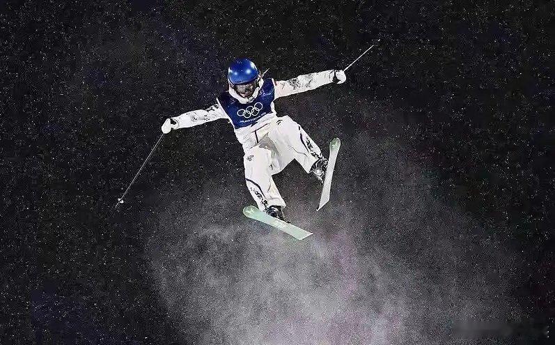 谷爱凌U型槽比赛又一次摔倒后第五晋级决赛，看来这次她的确体力不及以往，虽然这是她