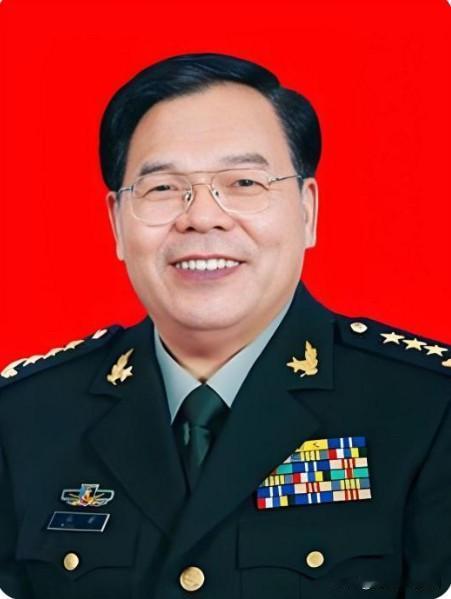 他曾任兰州军区政委萧华专职秘书。39岁任兰州军区司令部办公室副主任，军区政委萧华
