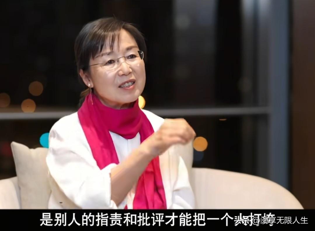 特别喜欢尹建莉老师的教育观点:“错误本身打不垮人，是别人的指责和批评才能把一个