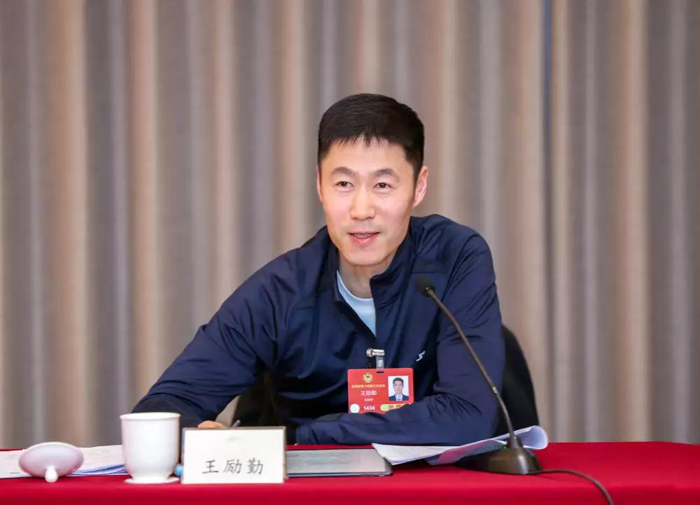 国乒决策执行顾问三层架构!‌最高决策层：中国乒协主席‌王励勤‌直接牵头备战领导
