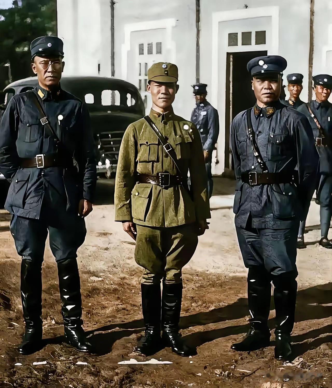 这张珍贵合影拍摄于1936年10月10日的南宁，两位桂系领袖和一位中央军嫡系将领