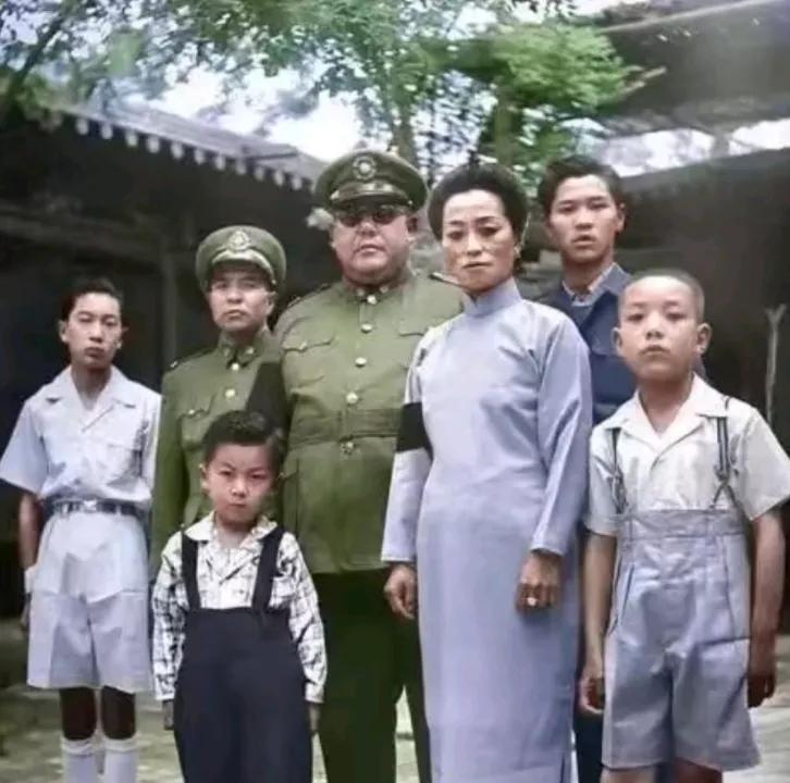 1949年10月，国民党上将马鸿逵飞抵达台北后，在深夜被宪兵赶出了招待所，一家人
