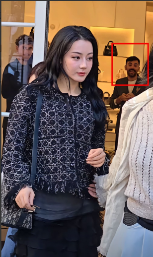 不要啊，我的热巴女神你可要挺住！怎么参加时装周的热巴好像变了样子？脸部饱满