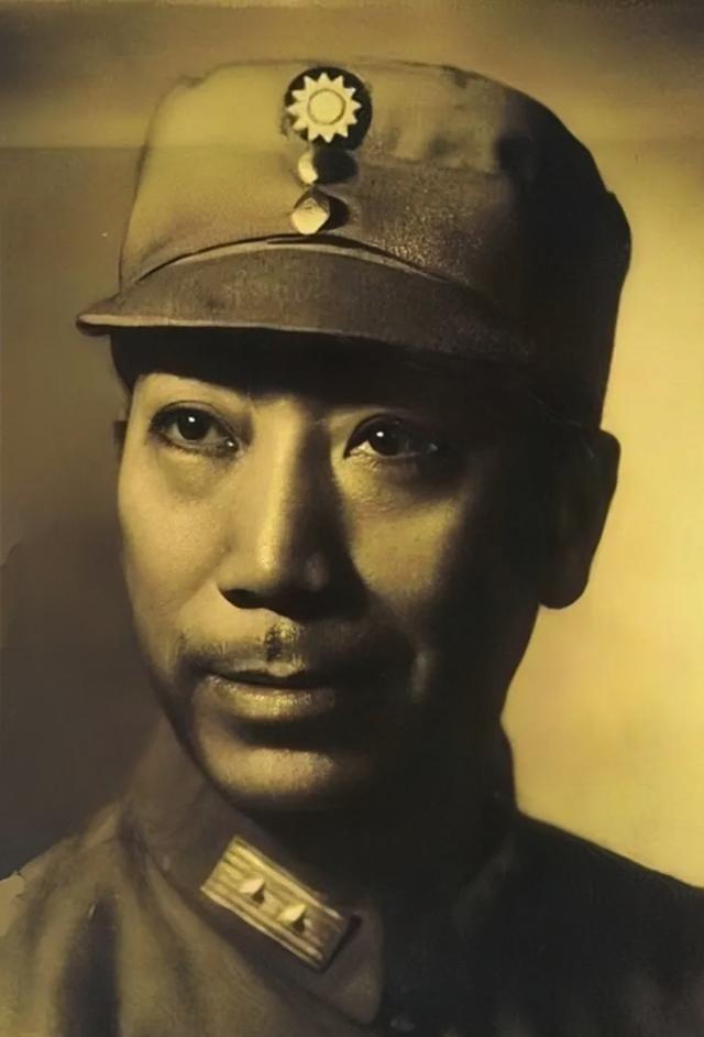 1945年，戴笠肃奸时，对汉奸潘三省很厌恶，就给他上了镣铐，这天，唐生明去探望他