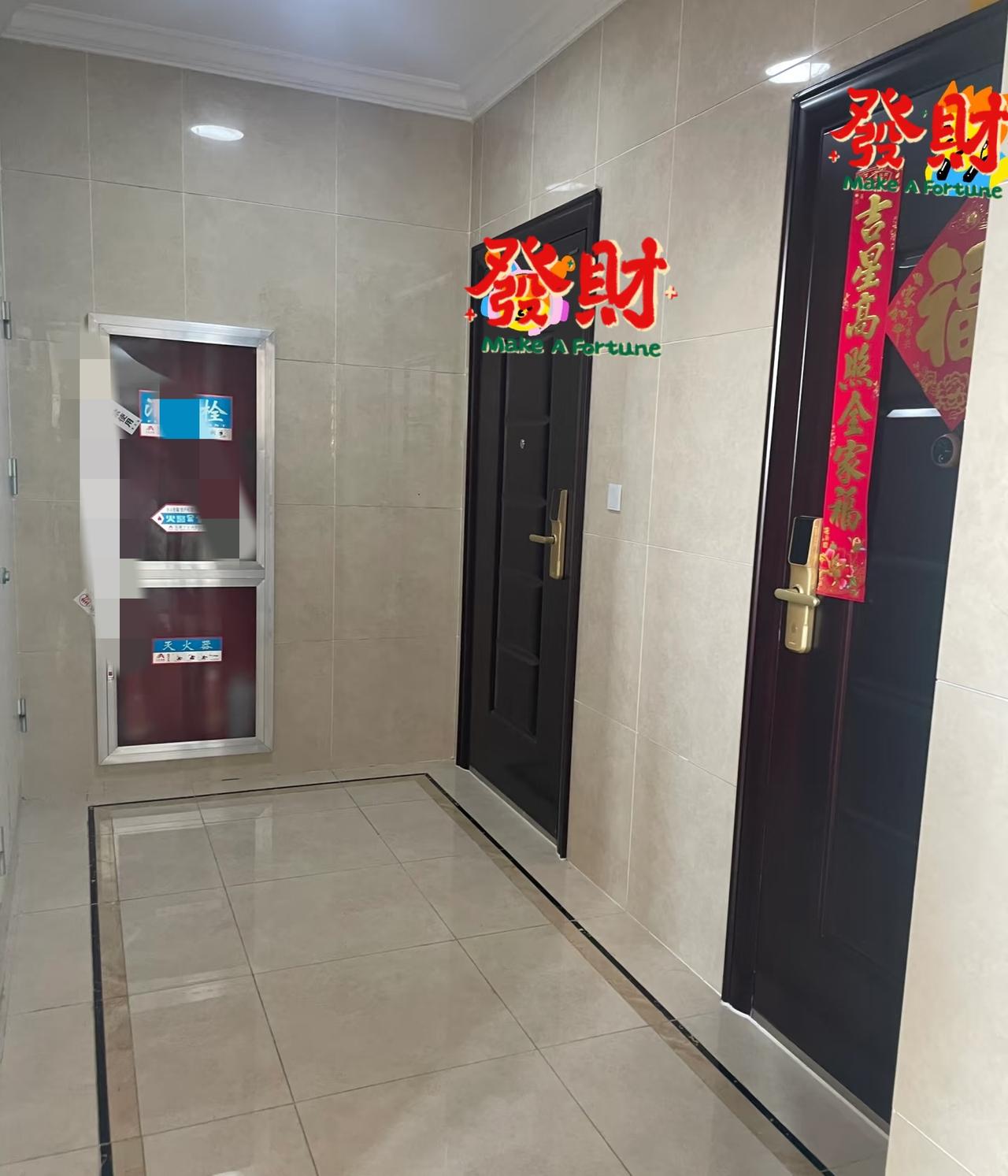 表姐住801，闺蜜住802，同小区，同栋，同楼层，唯一不同是，表姐全款买房