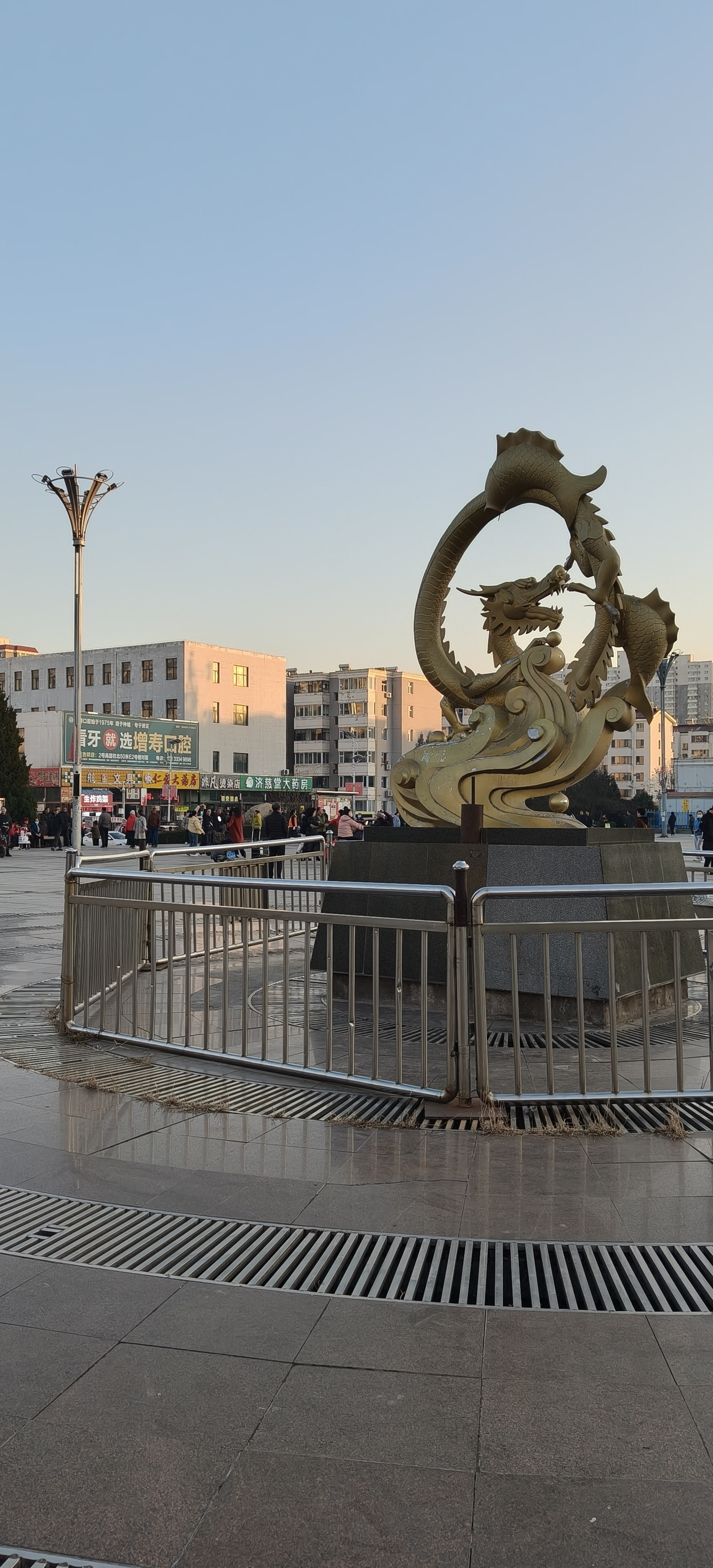 《爱已成往事，回忆为何仍刺痛心扉？——情感创伤的心理解析与修复之道》...