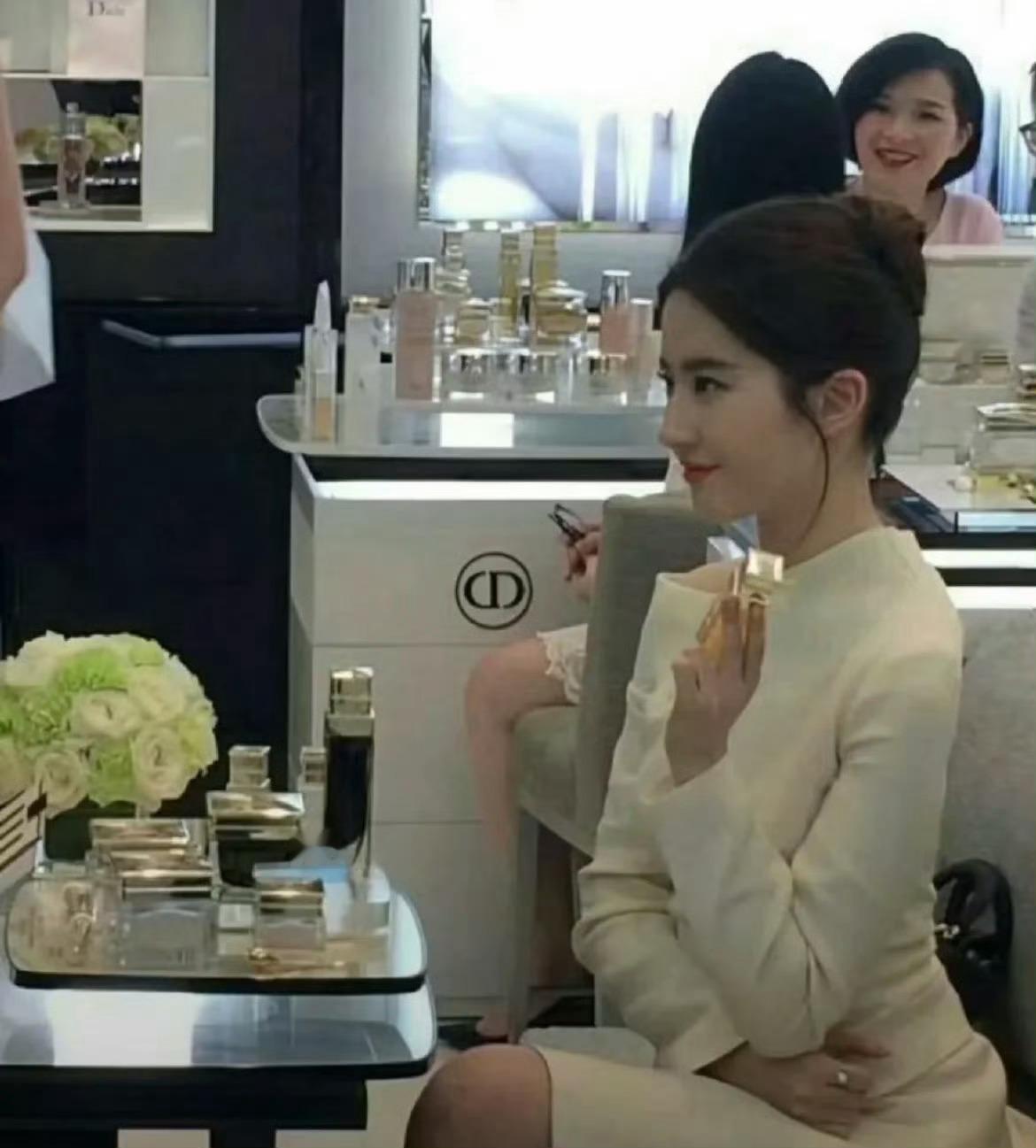 刘亦菲世界上神图最多的女人​​​