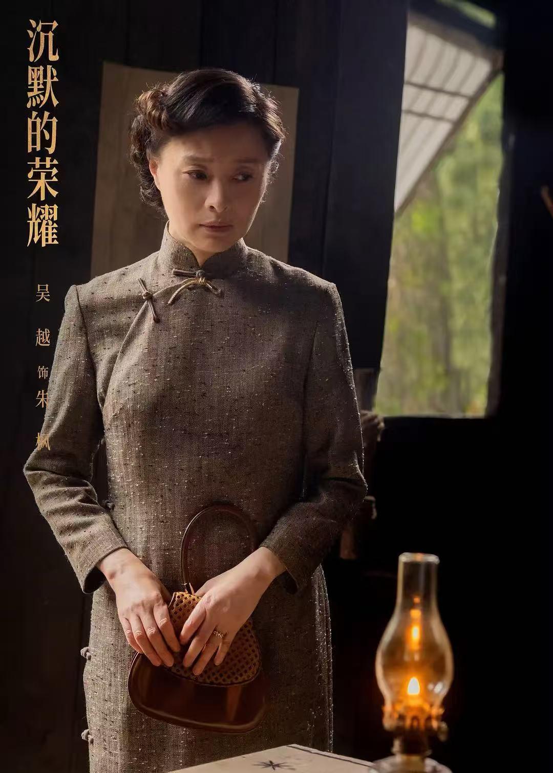 总感觉吴越不太对劲，她都53岁了，不婚不育，上一段公开的恋情还是和陈建斌