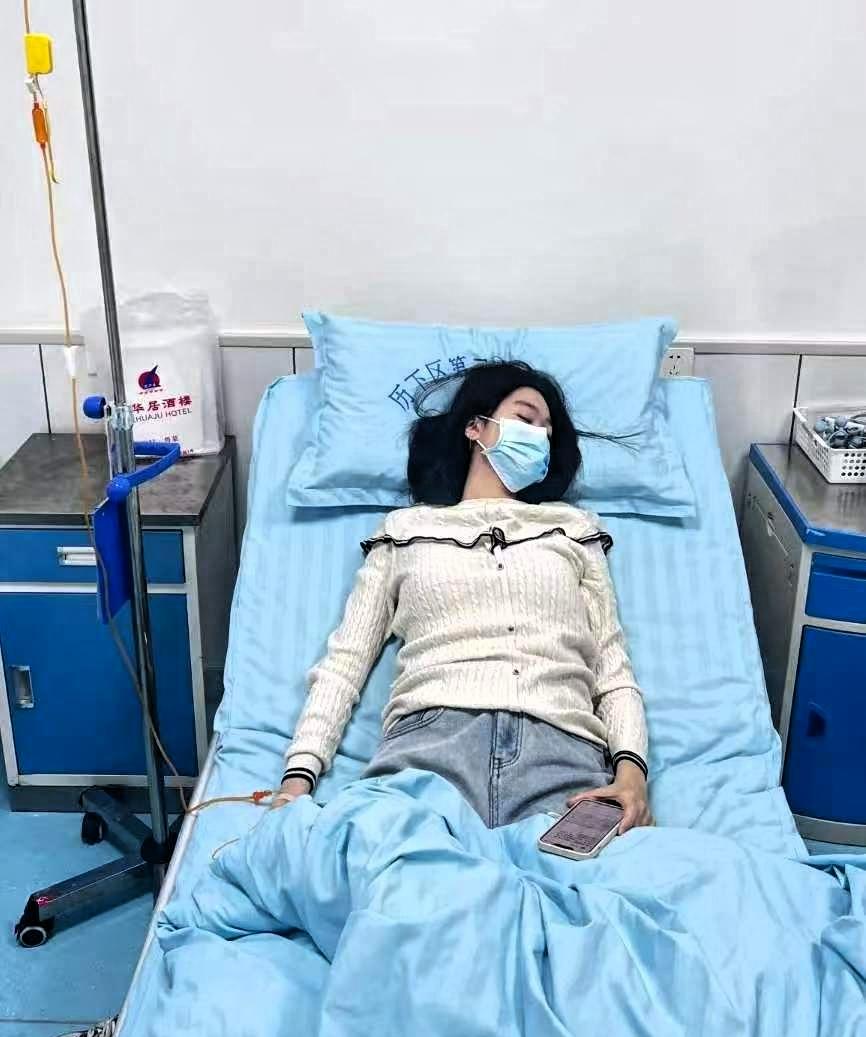 一个17岁的女孩，因为拉肚子去医院，结果肠镜一做，医生沉默了，女孩从肛门口至整条
