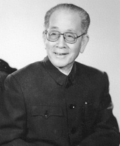 1982年的一天，刚获平反的李雪峰，就兴高采烈的去登门拜访刚卸任的纪登奎，当时李