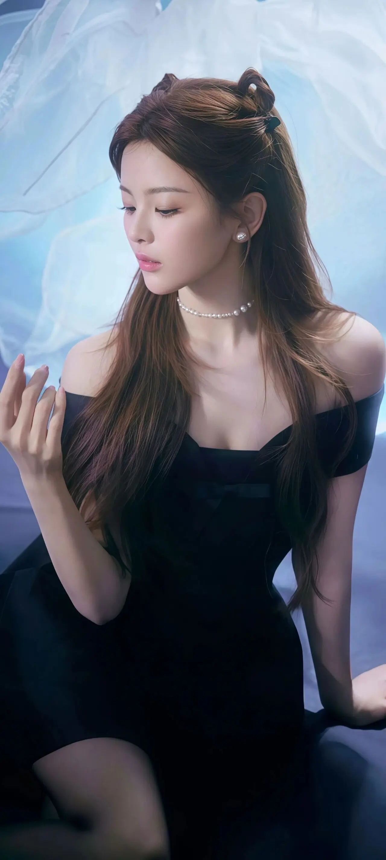 杨超越惊艳全场：迷人气质展现独特魅力