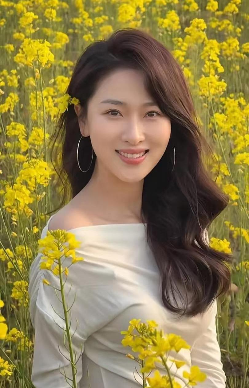 待到山花烂漫时，她在花中笑！