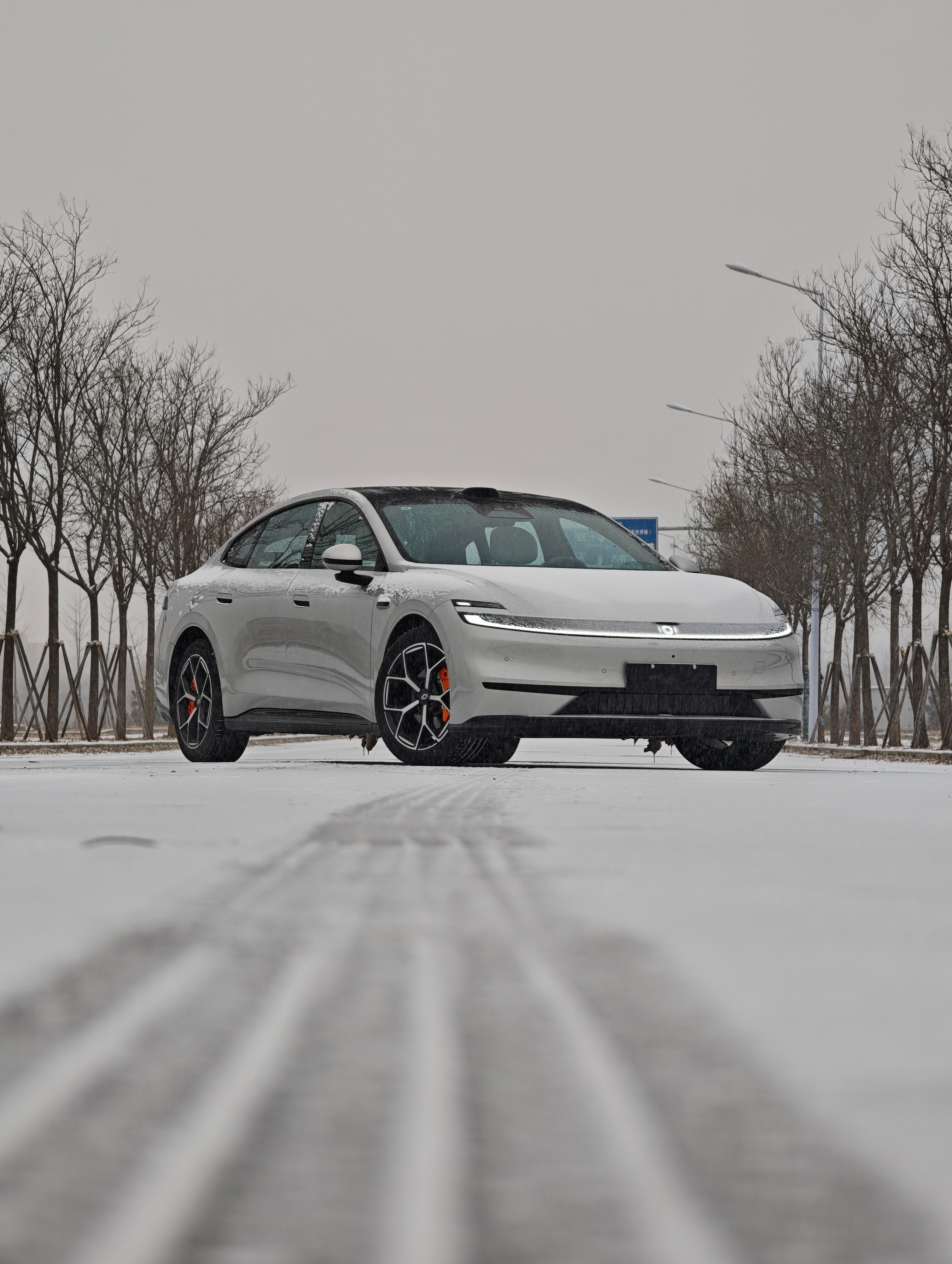 雪天拍车，别有一番风味~风雪中的长安启源A06，蛮帅的北京暴雪