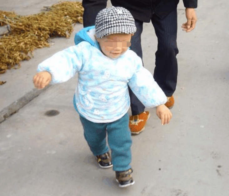 医生说: 这种鞋子赶紧别给孩子穿了, 严重影响孩子发育