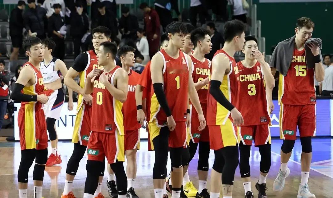 别被数据骗了。男篮打日本最大的雷，根本不是三分球。刚看完他们对蒙古的内部热