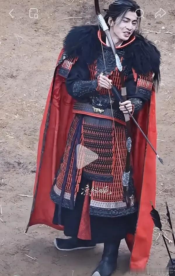 这么帅的张凌赫真不知道服装老师咋想的