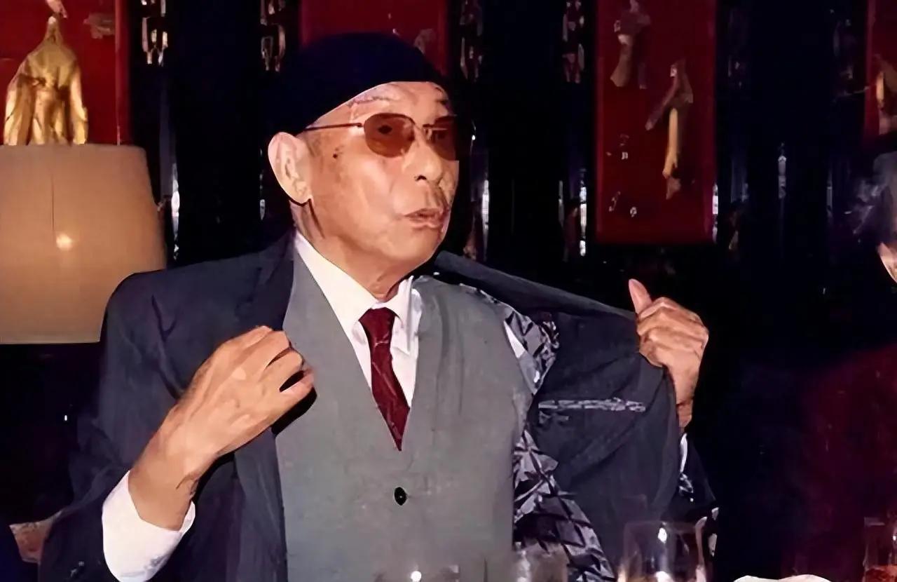 活到90岁才敢说真话，张学良临了揭开一个惊天秘密：西安事变那个真正敢和老蒋硬碰硬