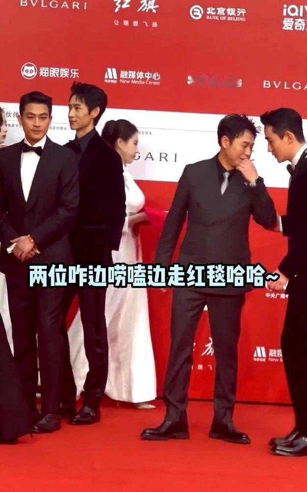 北京电影节那场红毯火了，大家都在看章子怡的手到底伸向了谁。陈凯歌合影时把