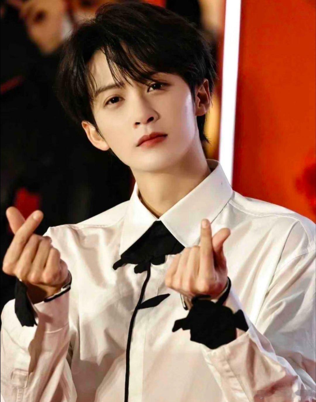 十日终焉这个本是我第一个不用瓜主自己也能分析出来的饼正经瓜主传过的只有三个人