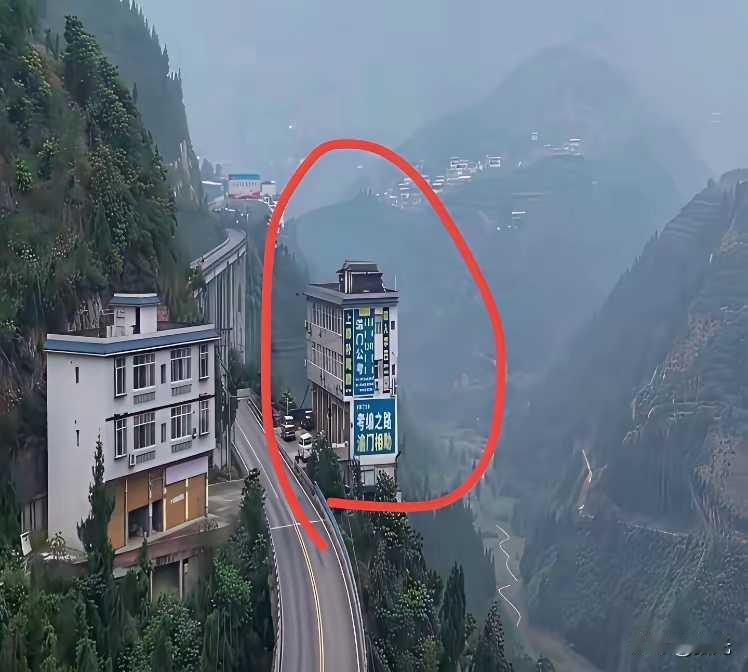 这家人的选址是真牛啊
