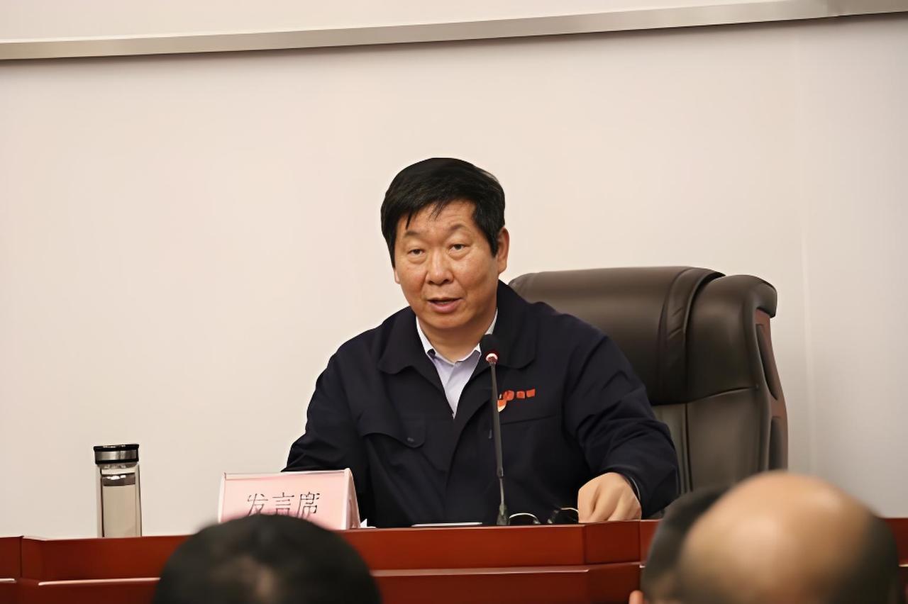 于光富，山东潍坊人，潍坊特钢集团原董事长、现任董事兼总经理。他扎根钢铁行业多年