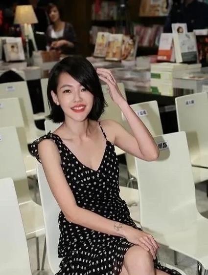 小s是非常爱运动，很享受暴汗感觉和追求身材线条的人，她虽然也爱美食，但不是大胃