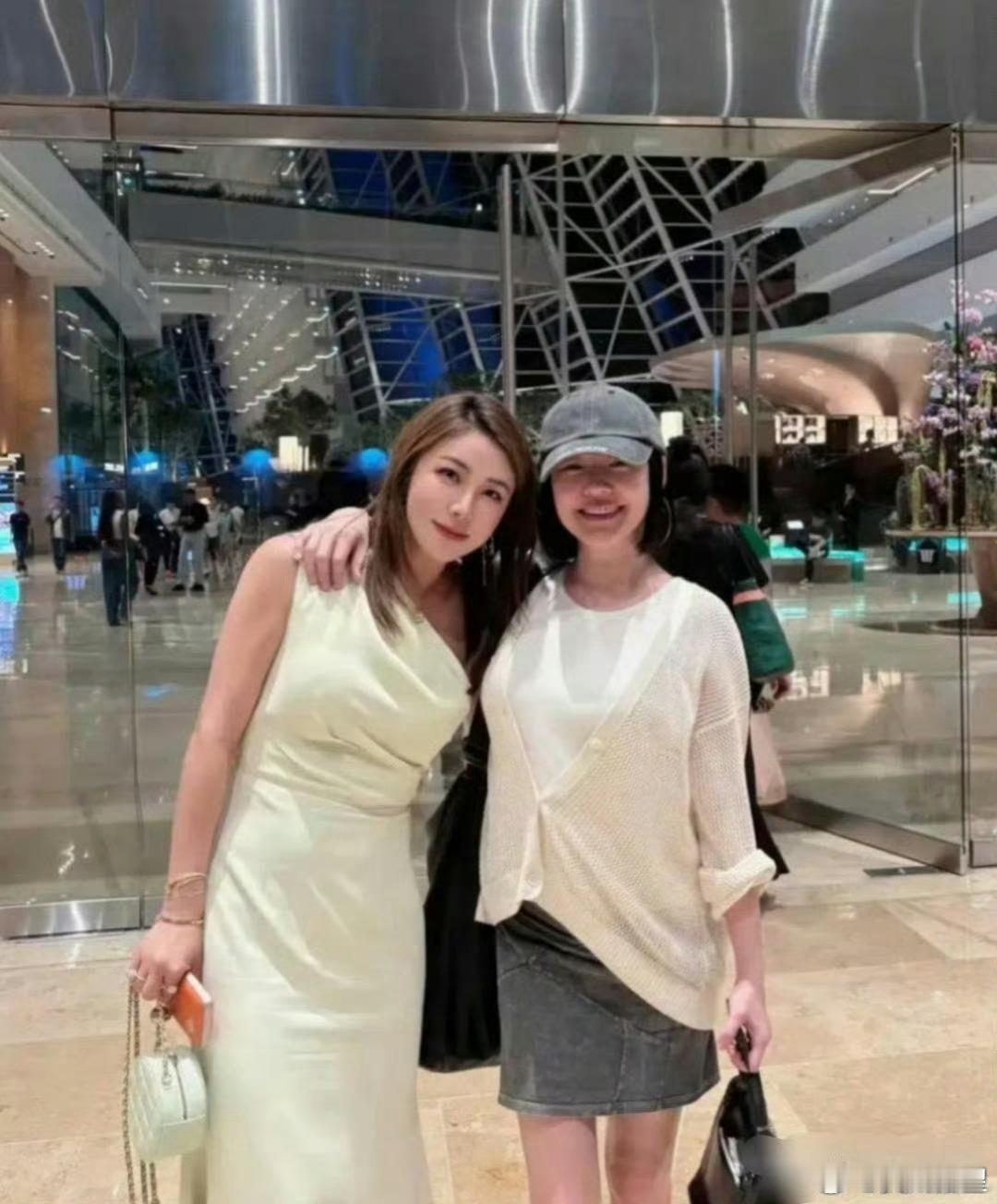 新加坡机场偶遇小S，本人超漂亮。