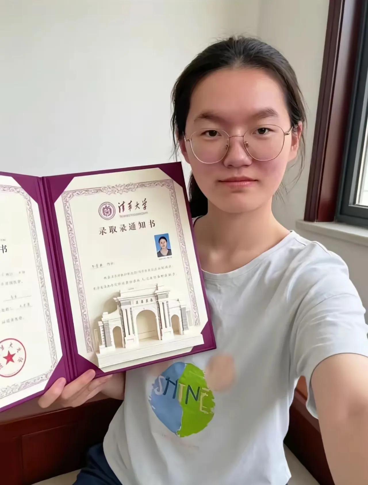 韩雅萍今天正式被清华大学录取了，但她似乎不一定学医了？今天官方通报韩雅萍被