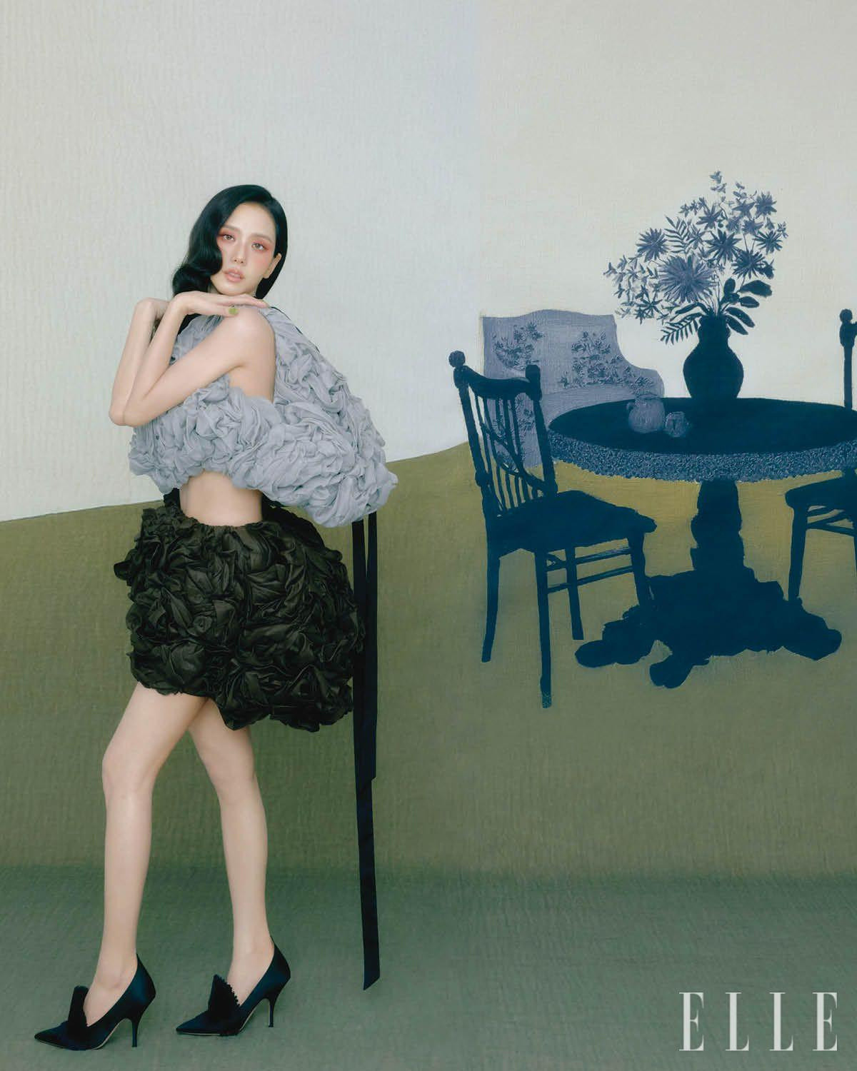 金智秀×ELLEKOREA12月刊内页图📸名画一般的美貌🤍