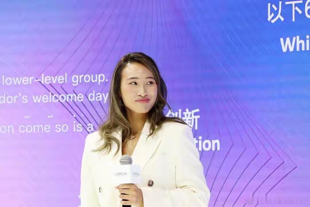 郑钦文商业价值还能向哪里增长郑钦文赞助矩阵有望再扩容十几个赞助商集体为郑钦文写文