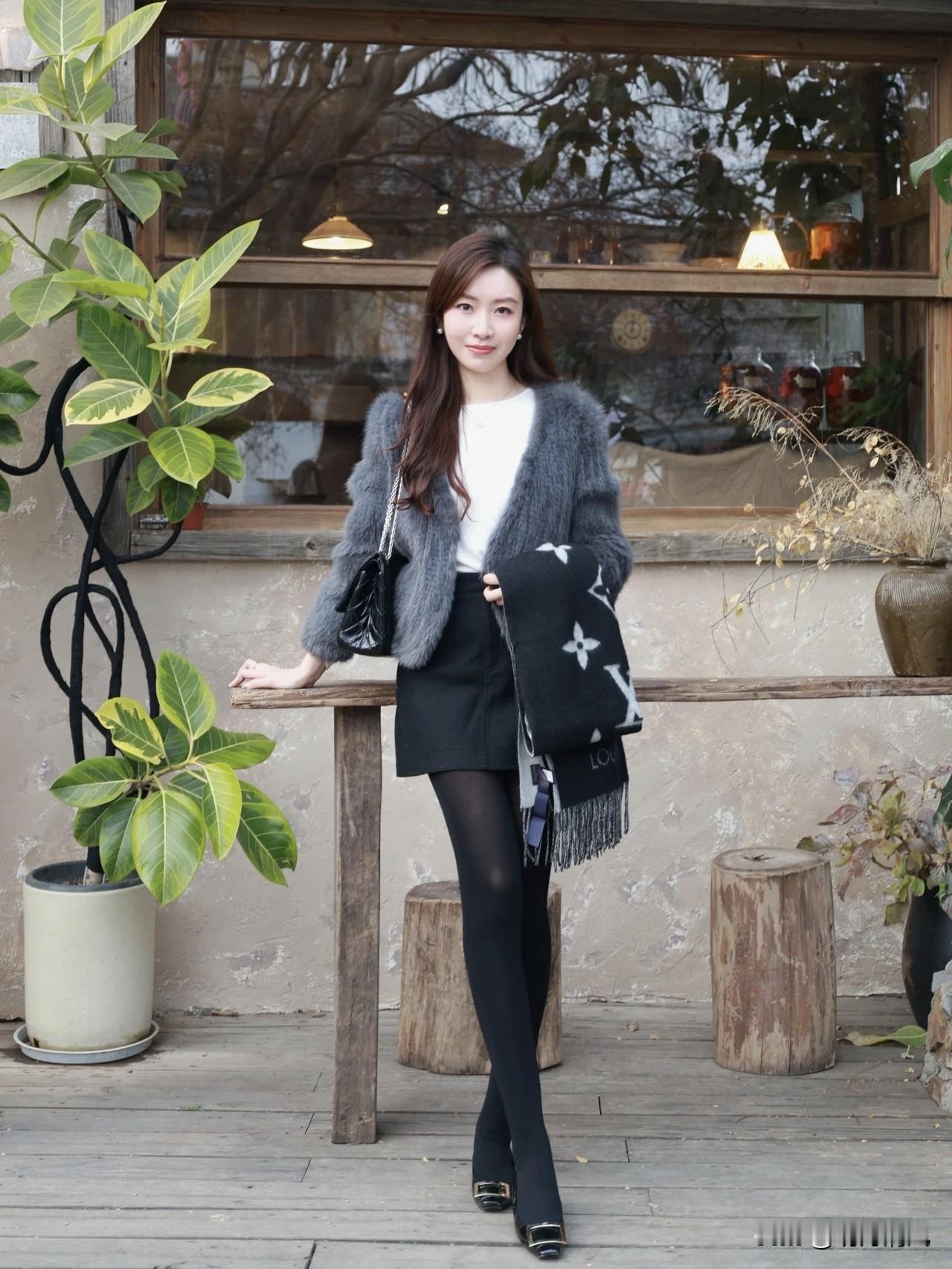 厚黑袜今年冬天我是真香了！保暖不说，关键巨显腿直，配啥都行，衣柜里一半的下装都能