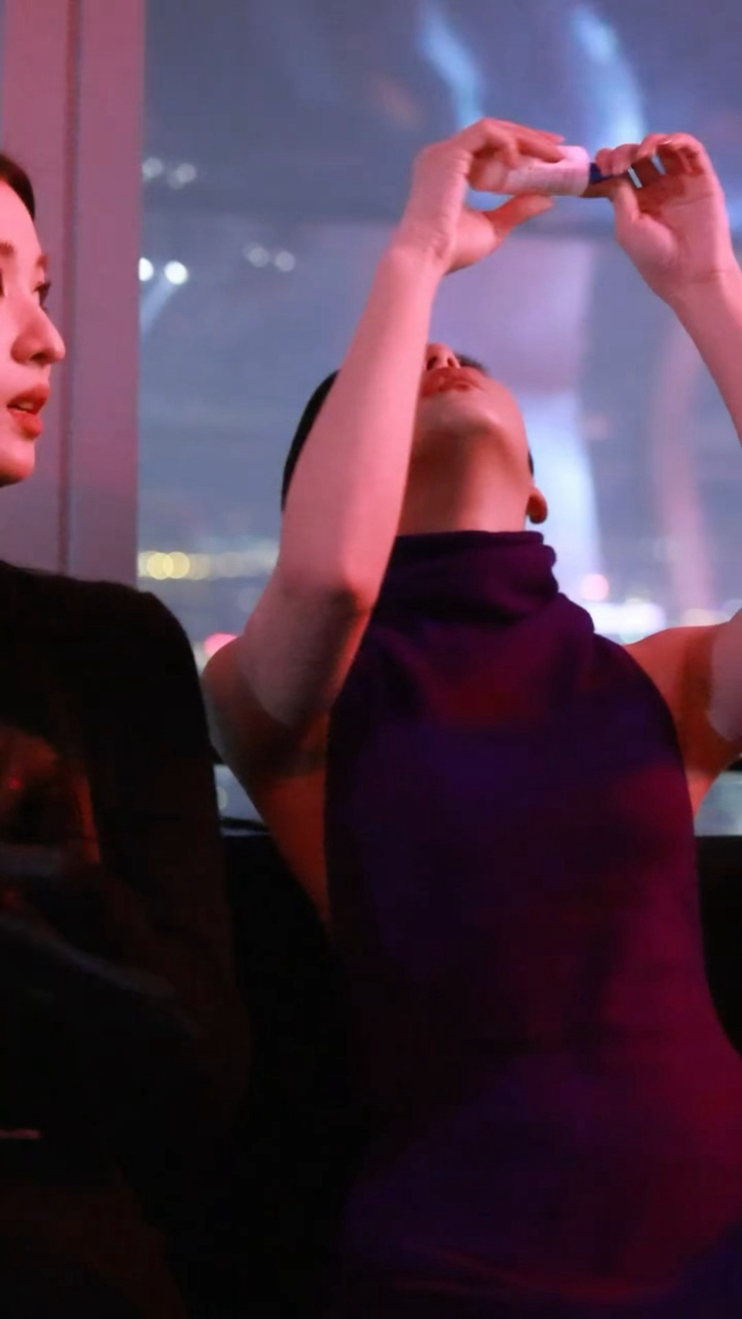 哈哈哈哈哈哈哈哈哈哈没想到还是连续剧，之后见到小船都要借下她的眼药水王楚然眼药水