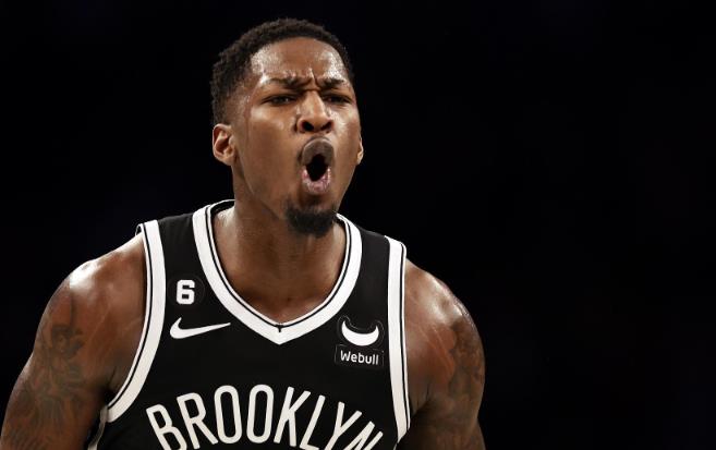 火箭队本赛季兵强马壮，作为今年休赛期新加盟火箭队的老将，多里安·芬尼·史密斯，也