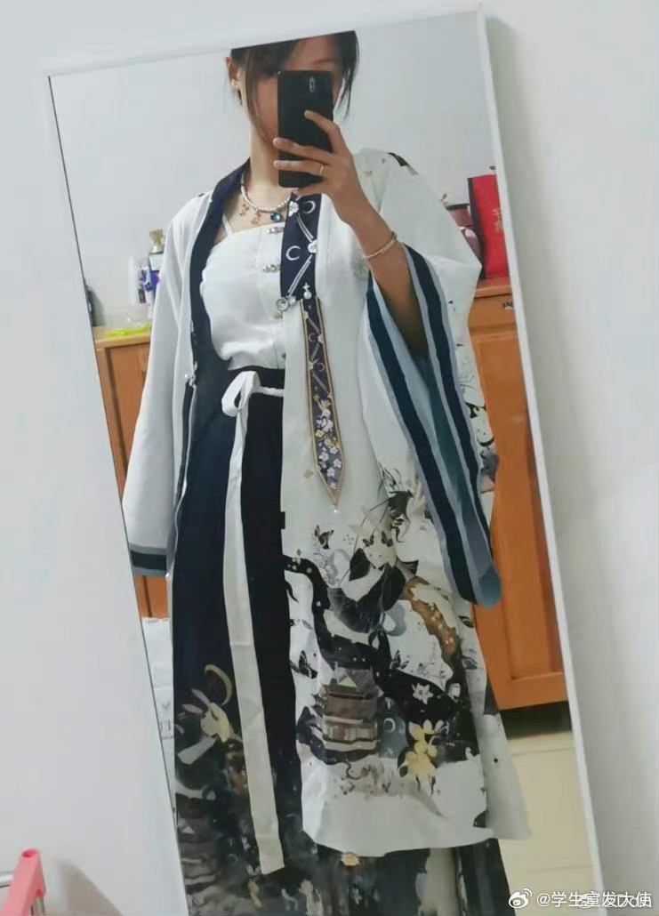 中秋穿汉元素去对象家送礼被老妈骂了​​​​