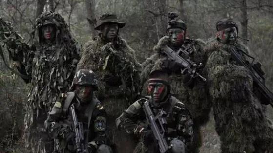 解放军特种兵单兵装备实际重量有多重，不妨来列举一下，通常情况下一个士兵需要配备一