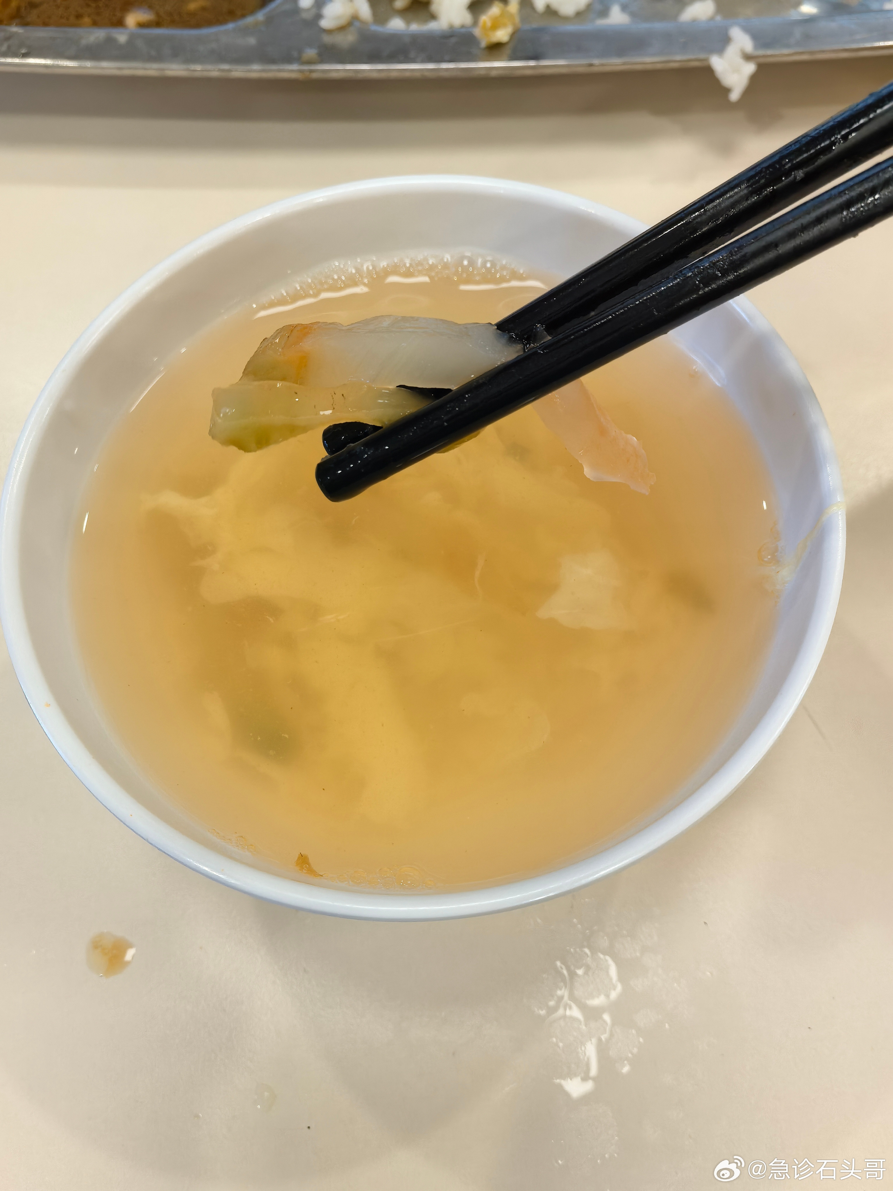 杭州这边的汤里面有精髓，这个精髓就是榨菜丝 ​​​