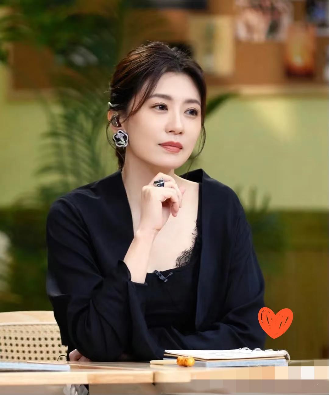修杰楷被铐带走，贾静雯的回应才是真清醒：完美婚姻从不是人生答案！谁能想到，
