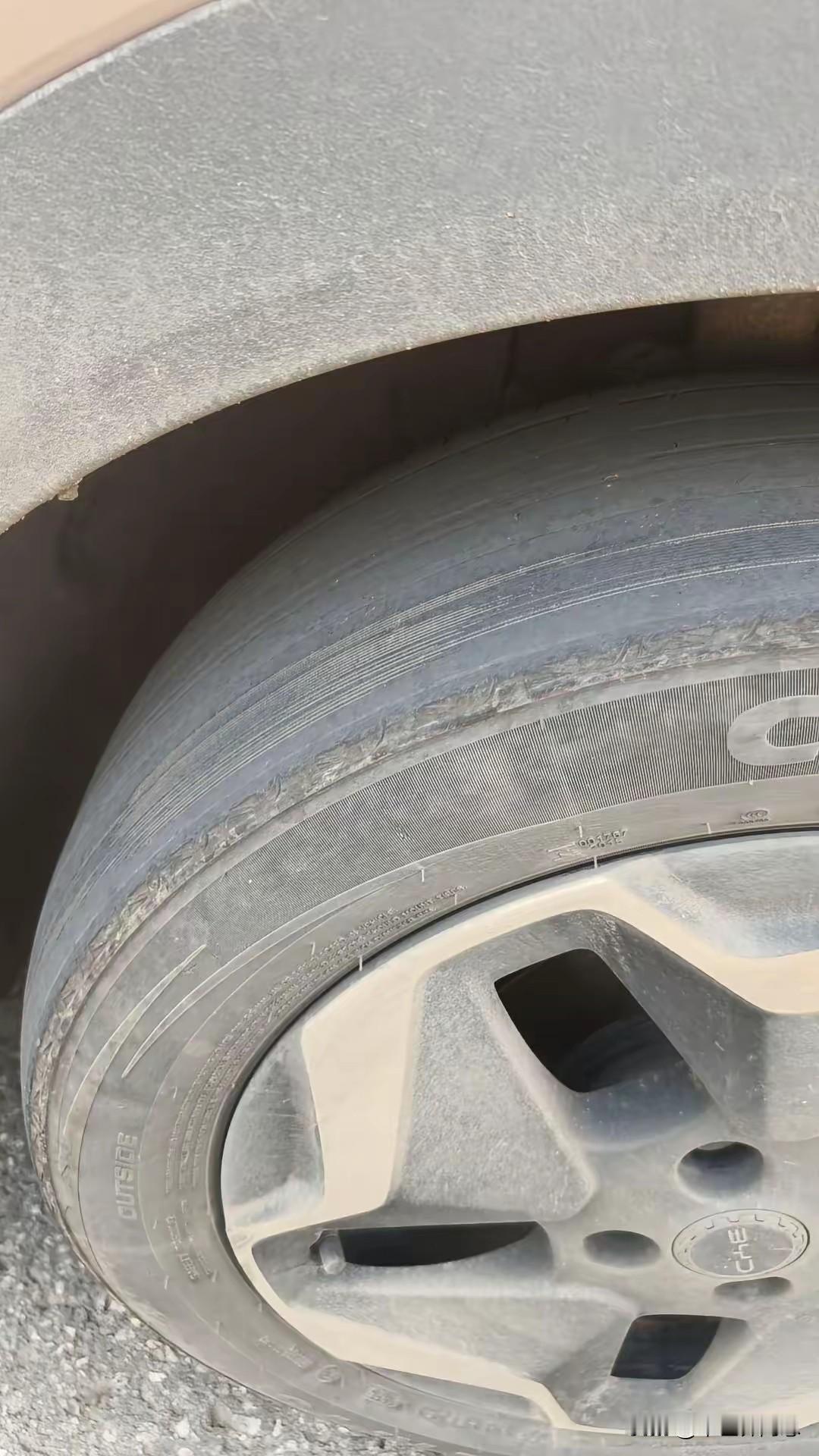 太可怕了！刚才打了一辆滴滴快车，全程50公里。下车的时候无意间看到这台网约车的后