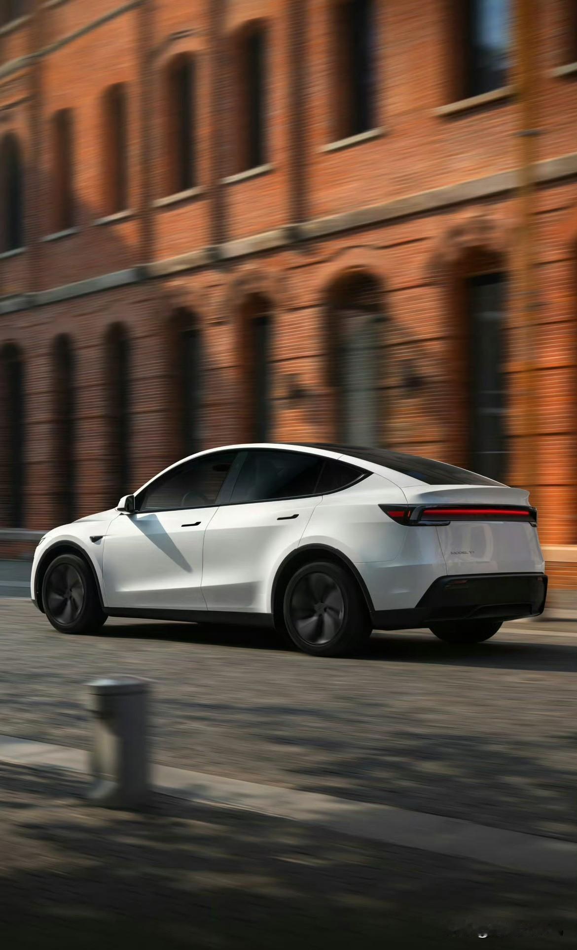 2025年，特斯拉ModelY在欧洲卖得挺好，全年一共卖了15万多辆，是当地最